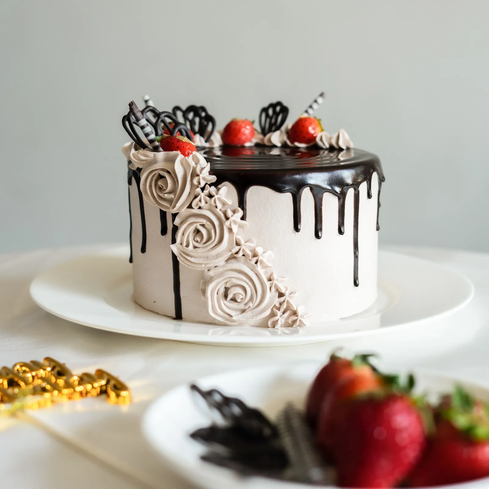 Chocolate Drip Piping Cake