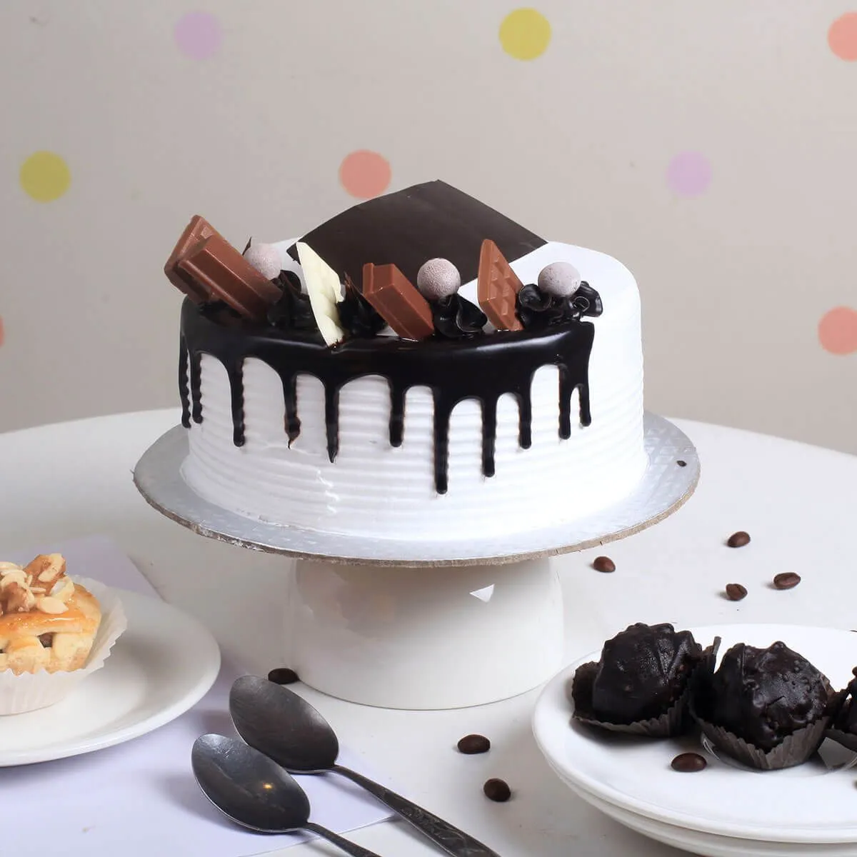 KitKat Crunch Chocolate Cake